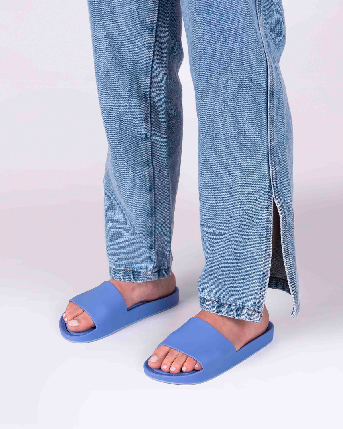 MELISSA BEACH SLIDE AD
