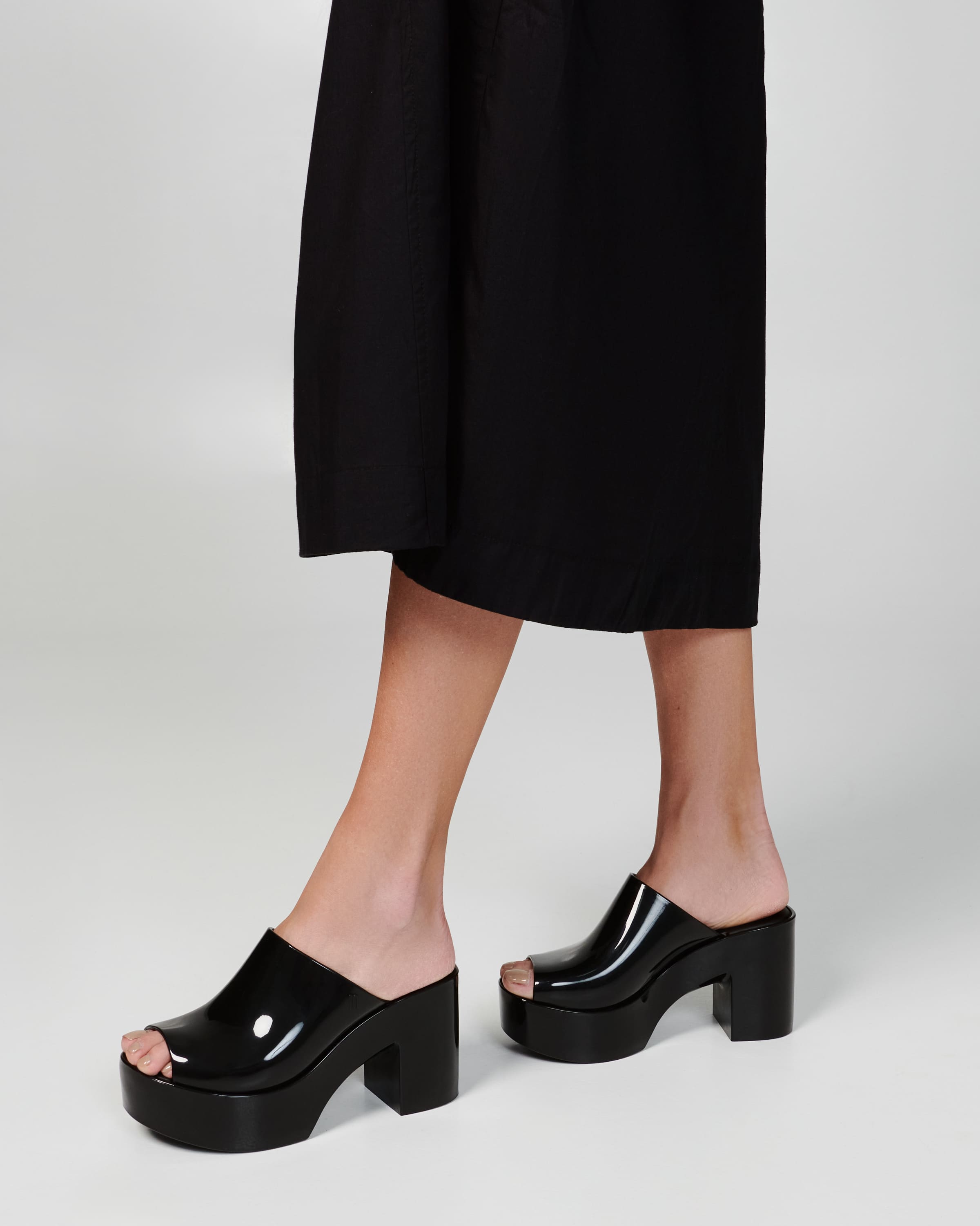MELISSA MULE HYPE AD – Melissa Panama
