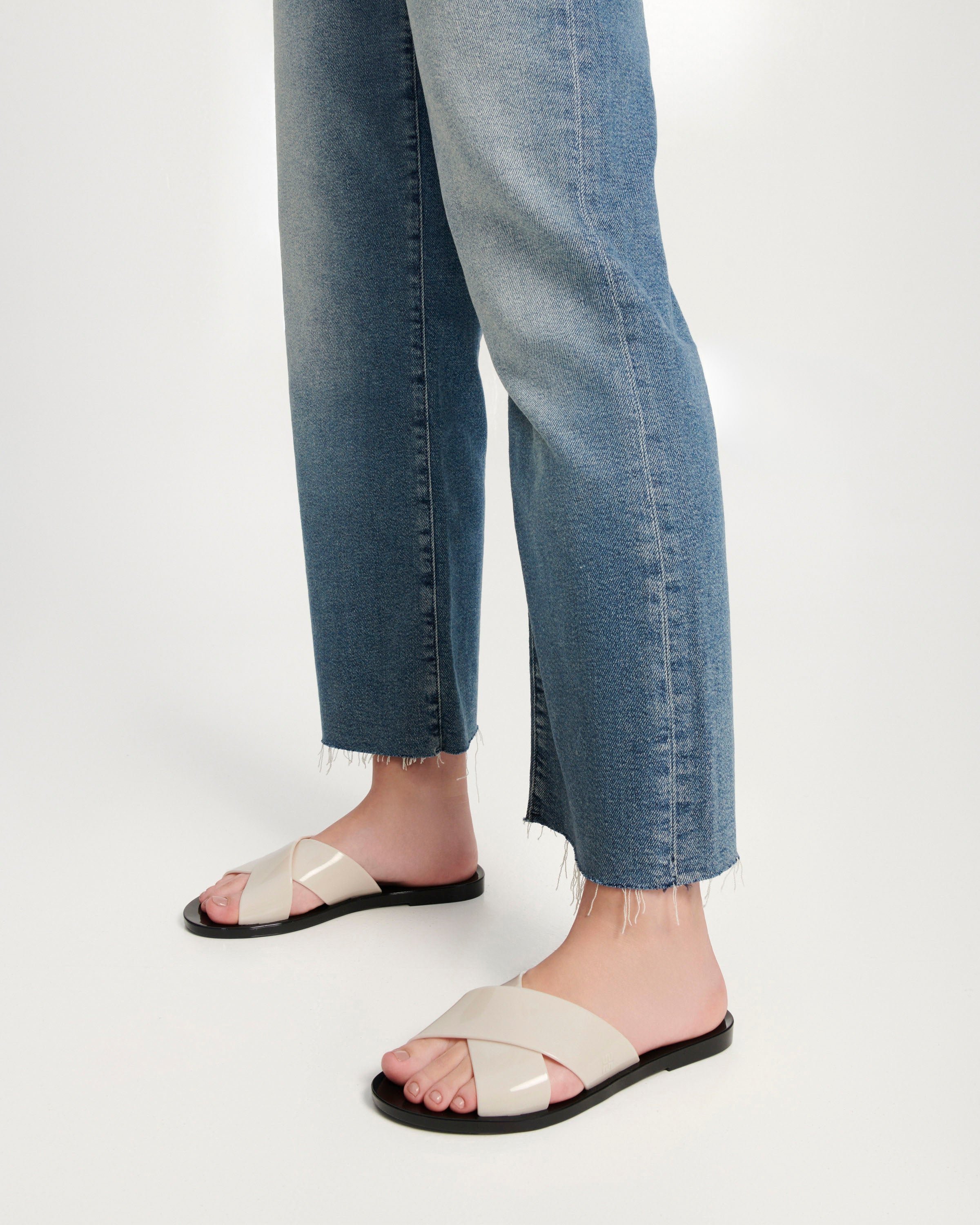 MELISSA ESSENTIAL CROSS SLIDE AD