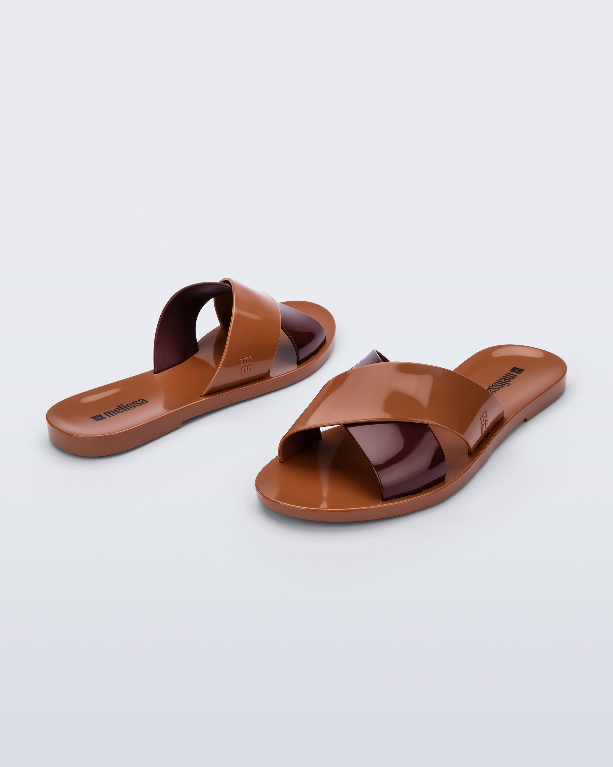 MELISSA ESSENTIAL CROSS SLIDE AD