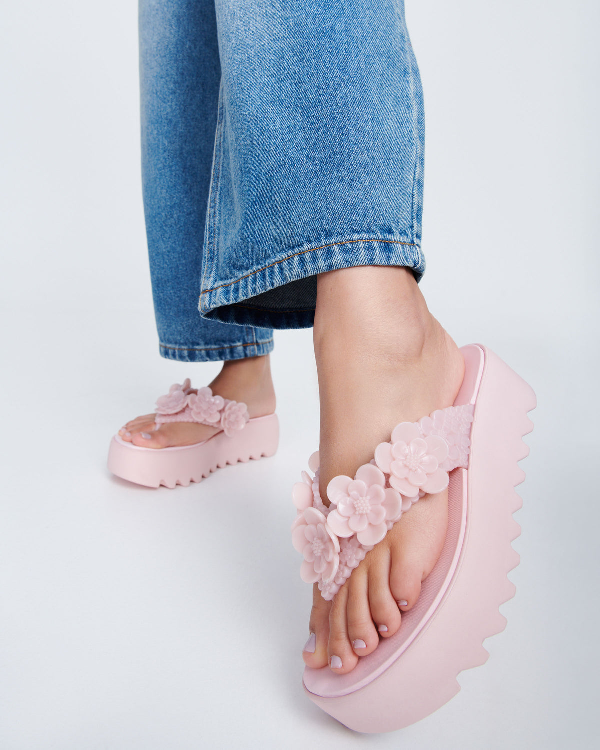 MELISSA THONG PLATFORM GARDEN FLOW AD